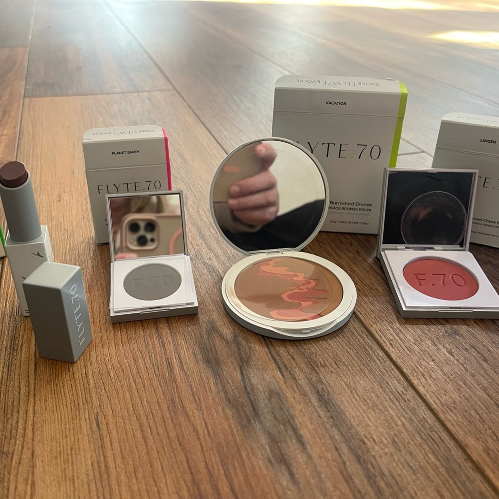 Flyte.70 Makeup Set with Mirror